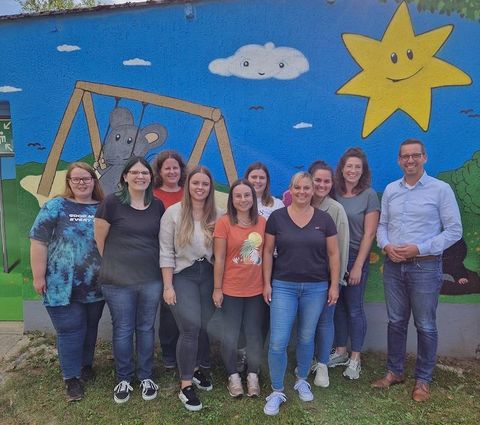 Das Team der Erzieherinnen der Kita Söllingen von links: Vanessa Drapp, Sybille Schwalb, Sabine Hofmann (Kita-Leitung), Cora Greif, Nadja Zimpfer, Alina Straub, Marion Deißler, Selcan Demirez, Yasmin Keding und Bürgermeister Thomas Lachnicht