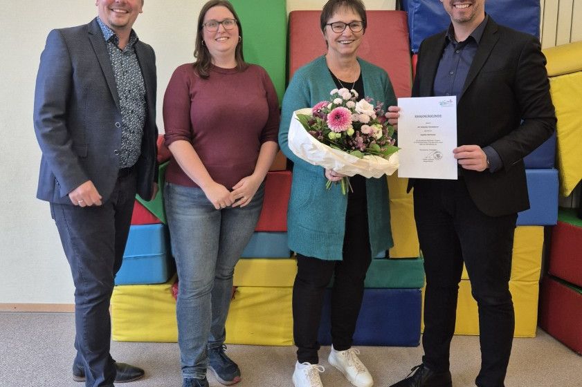 Gratulation zum 40jährigen Dienstjubiläum von Angelika Glattfelder (3. von links)