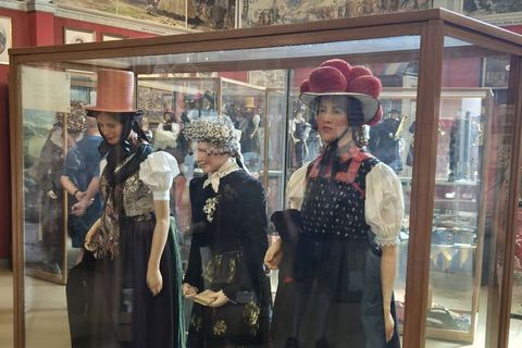 Seniorenausflug nach Triberg - Trachtenausstellung
