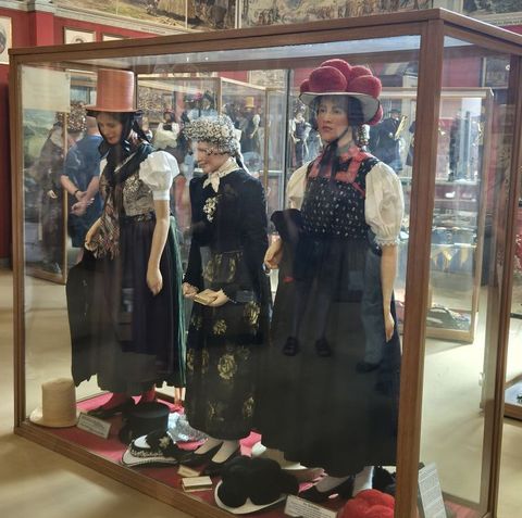 Seniorenausflug nach Triberg - Trachtenausstellung
