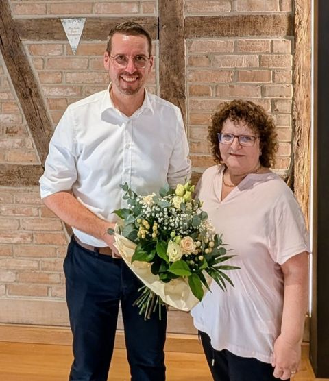 Verabschiedung von Marianne Meier in den Ruhestand hier mit Bürgermeister Thomas Lachnicht