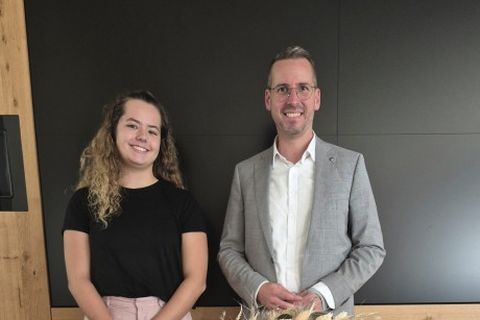 Samira Kohler mit Bürgermeister Thomas Lachnicht