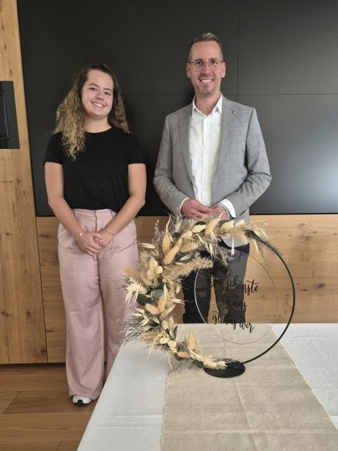 Samira Kohler mit Bürgermeister Thomas Lachnicht